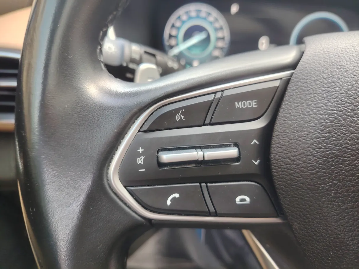 Car image 26