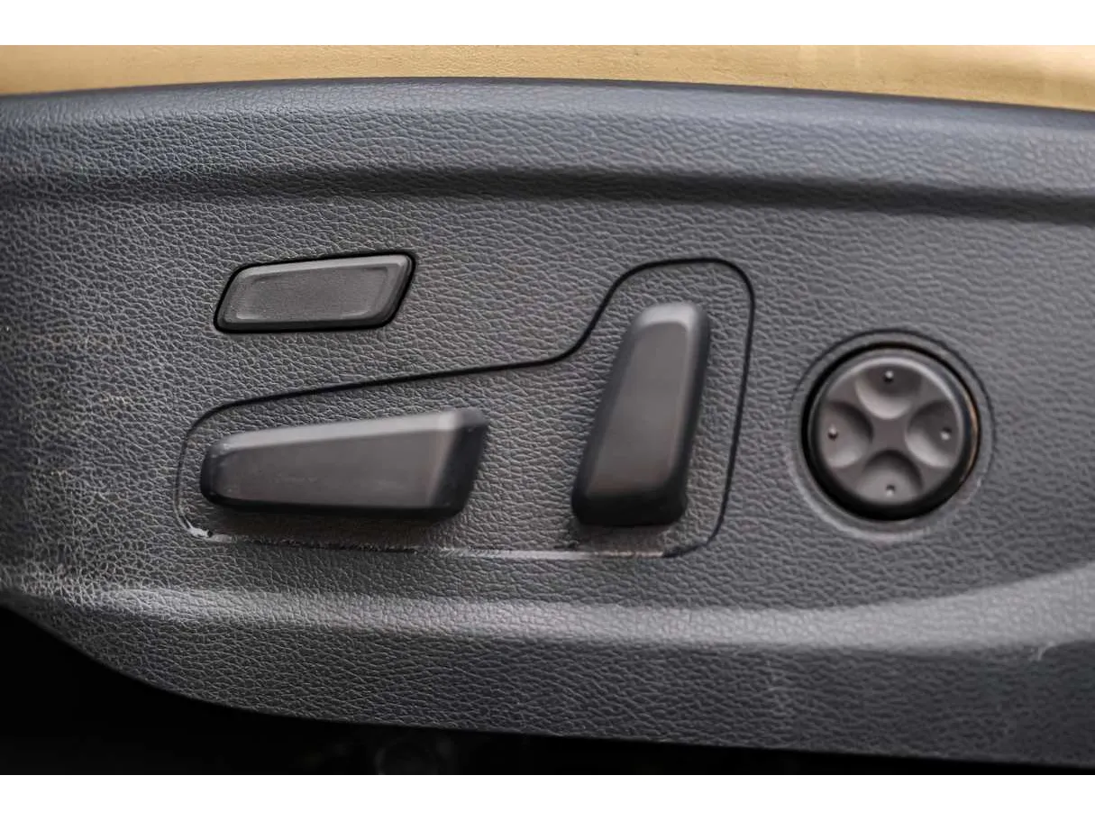 Car image 43