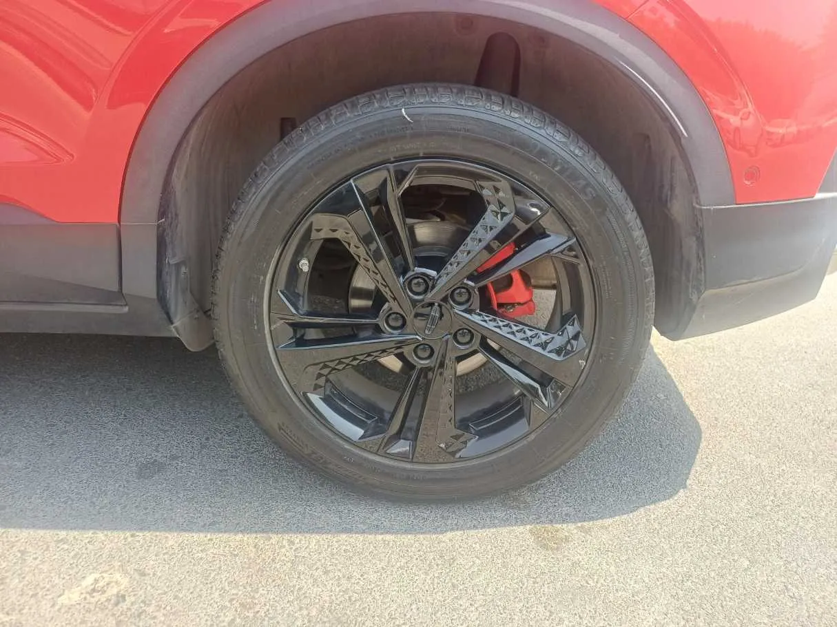 Car image 9