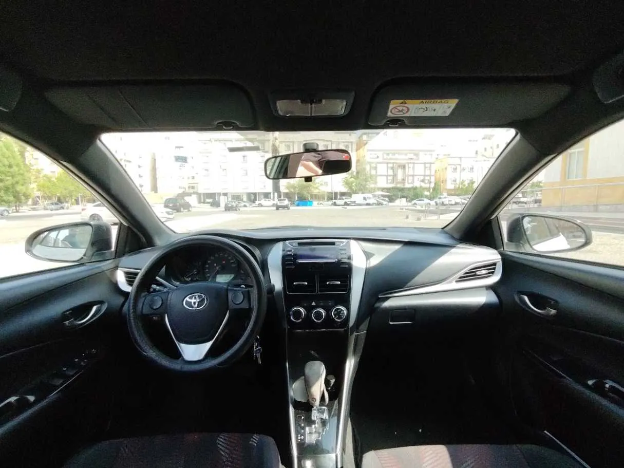 Car image 17