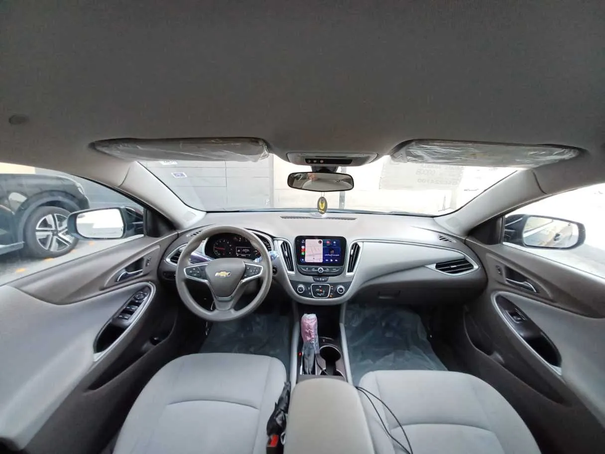 Car image 13