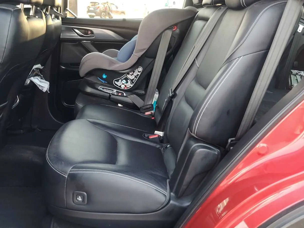 Car image 14