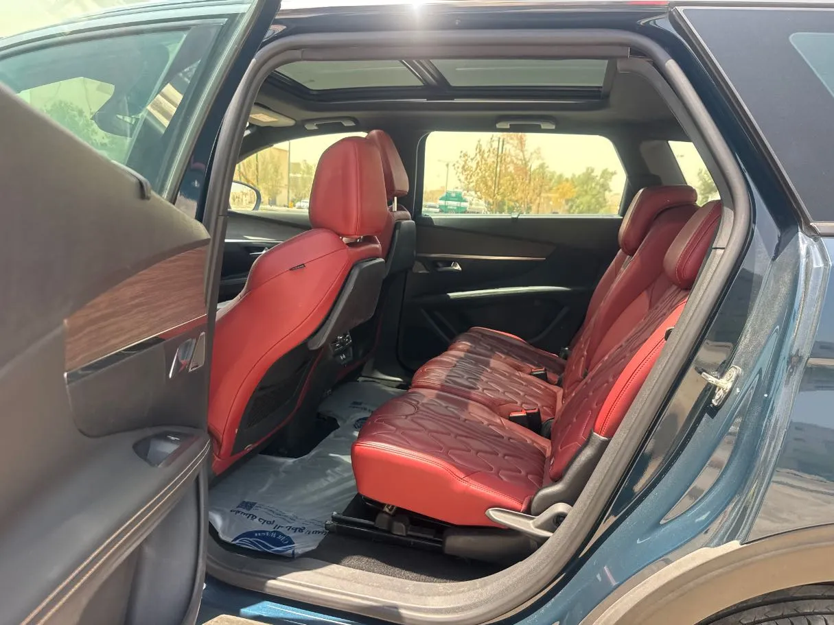 Car image 13