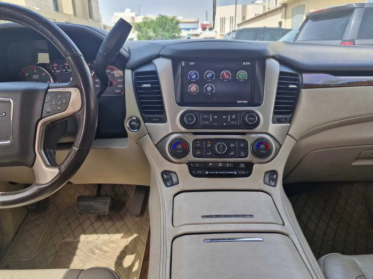 Car image 18