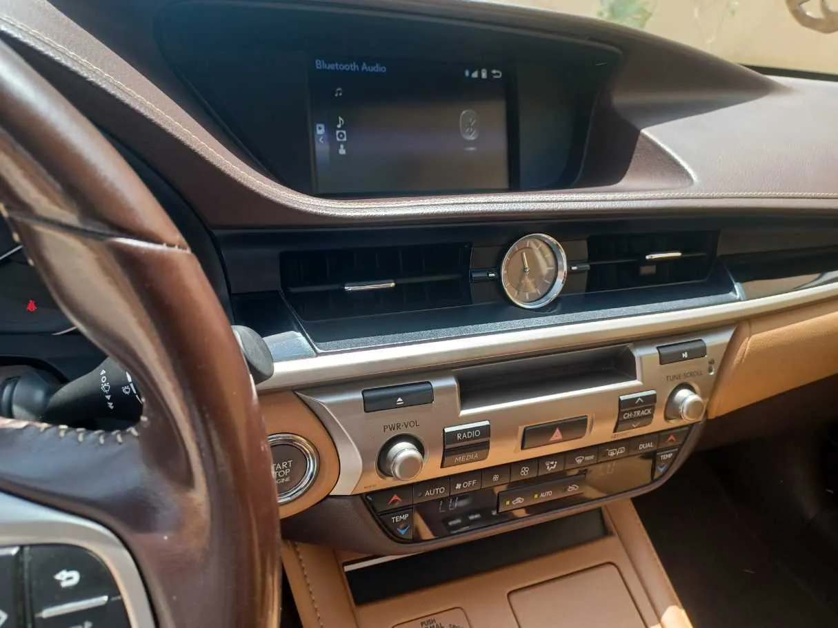 Car image 18