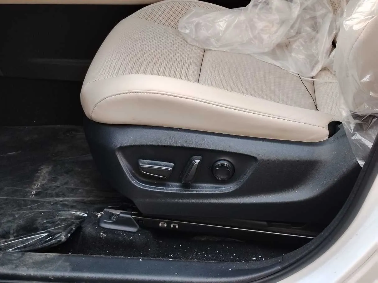 Car image 28
