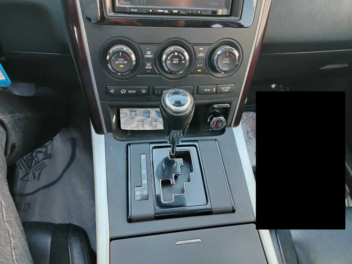 Car image 24