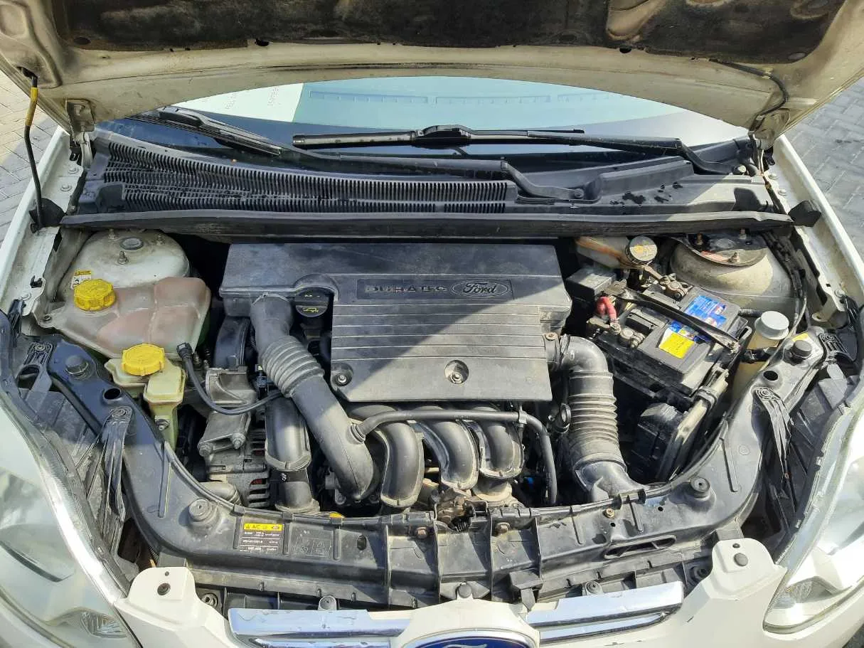 Car image 19