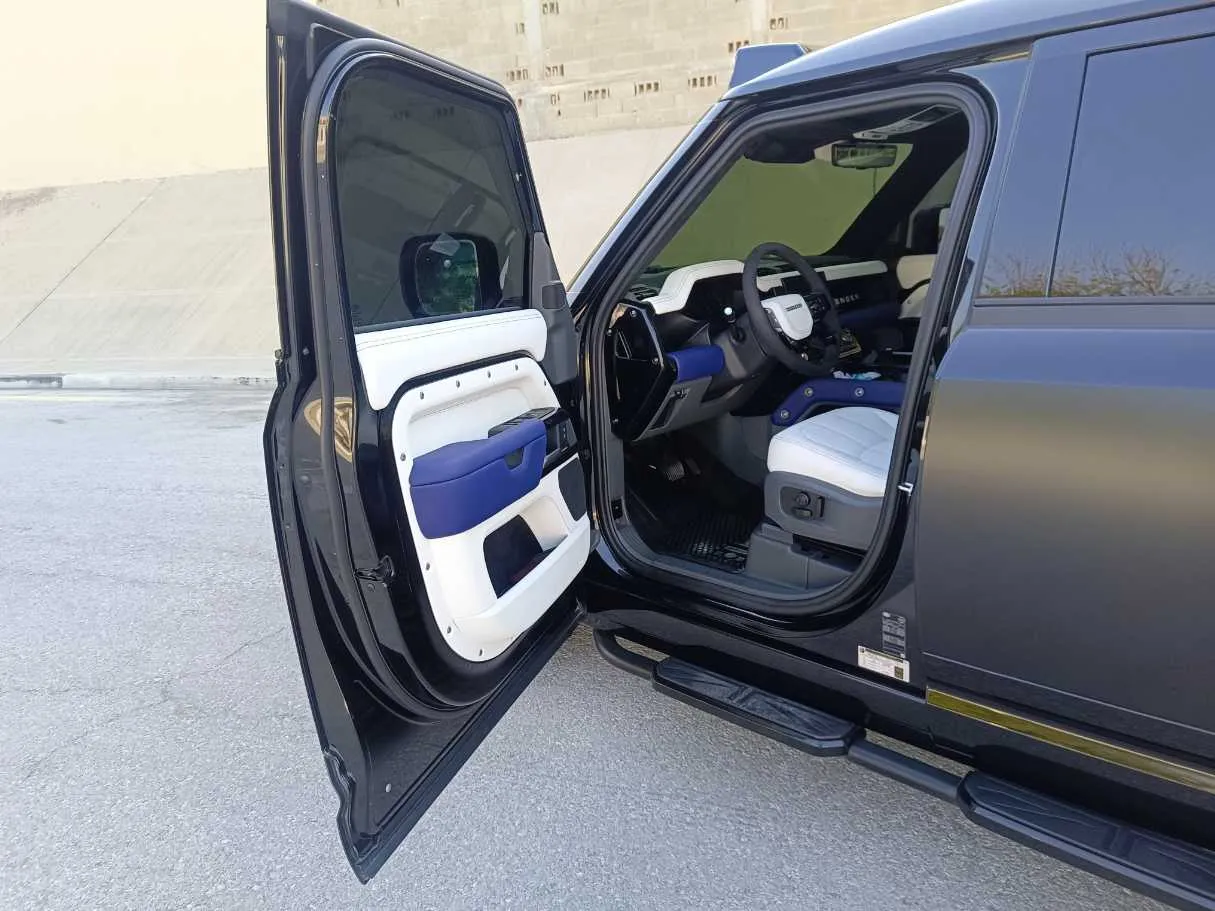 Car image 13