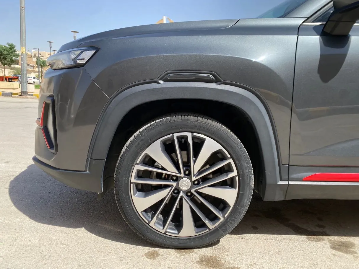 Car image 9