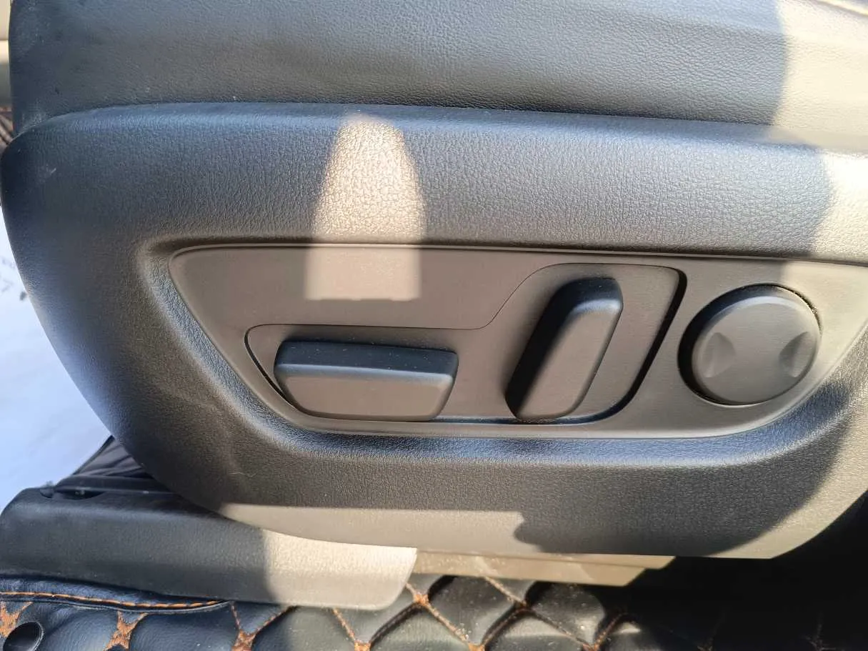 Car image 37