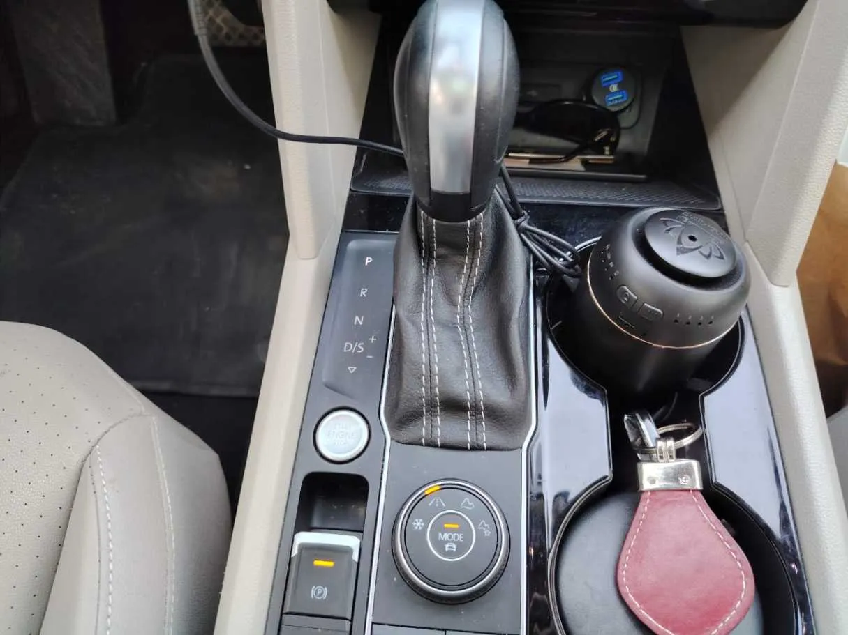 Car image 14