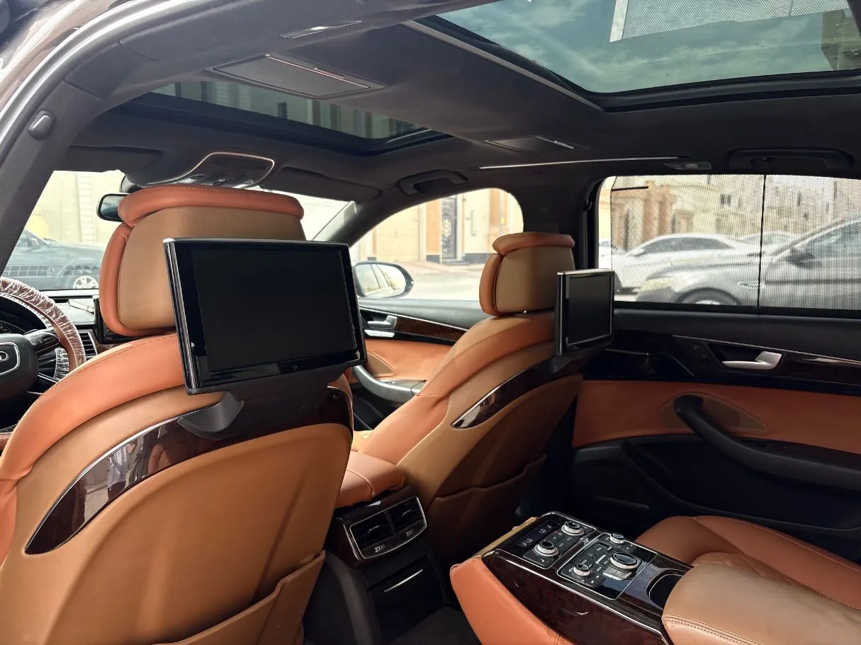 Car image 17