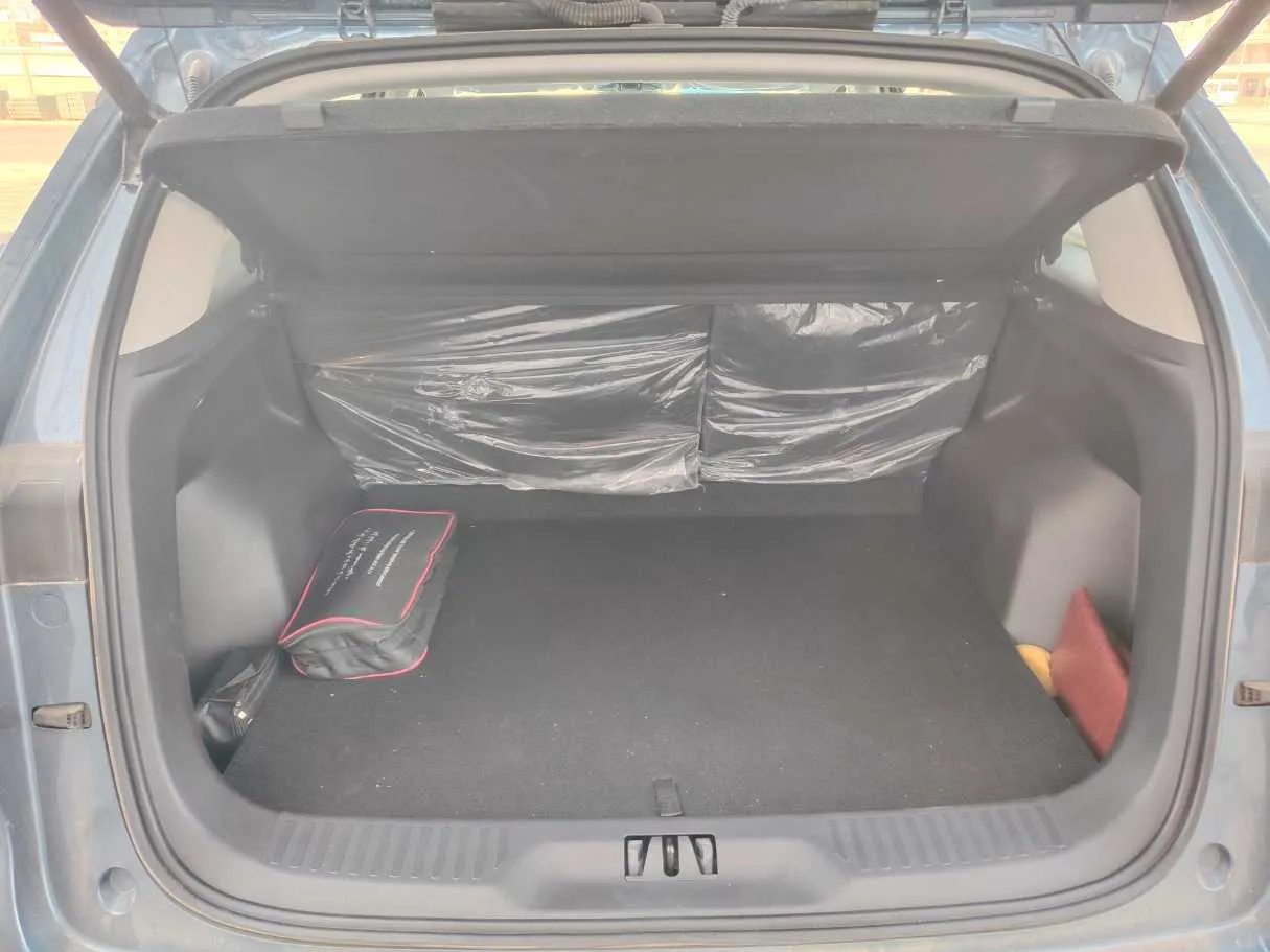 Car image 24