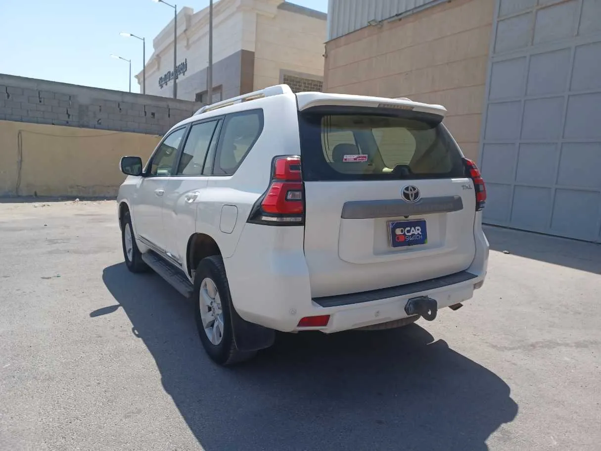 Car image 7