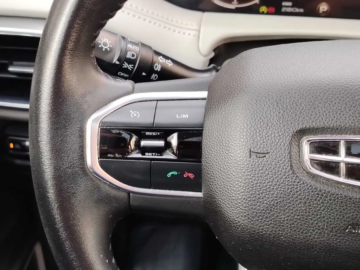Car image 30