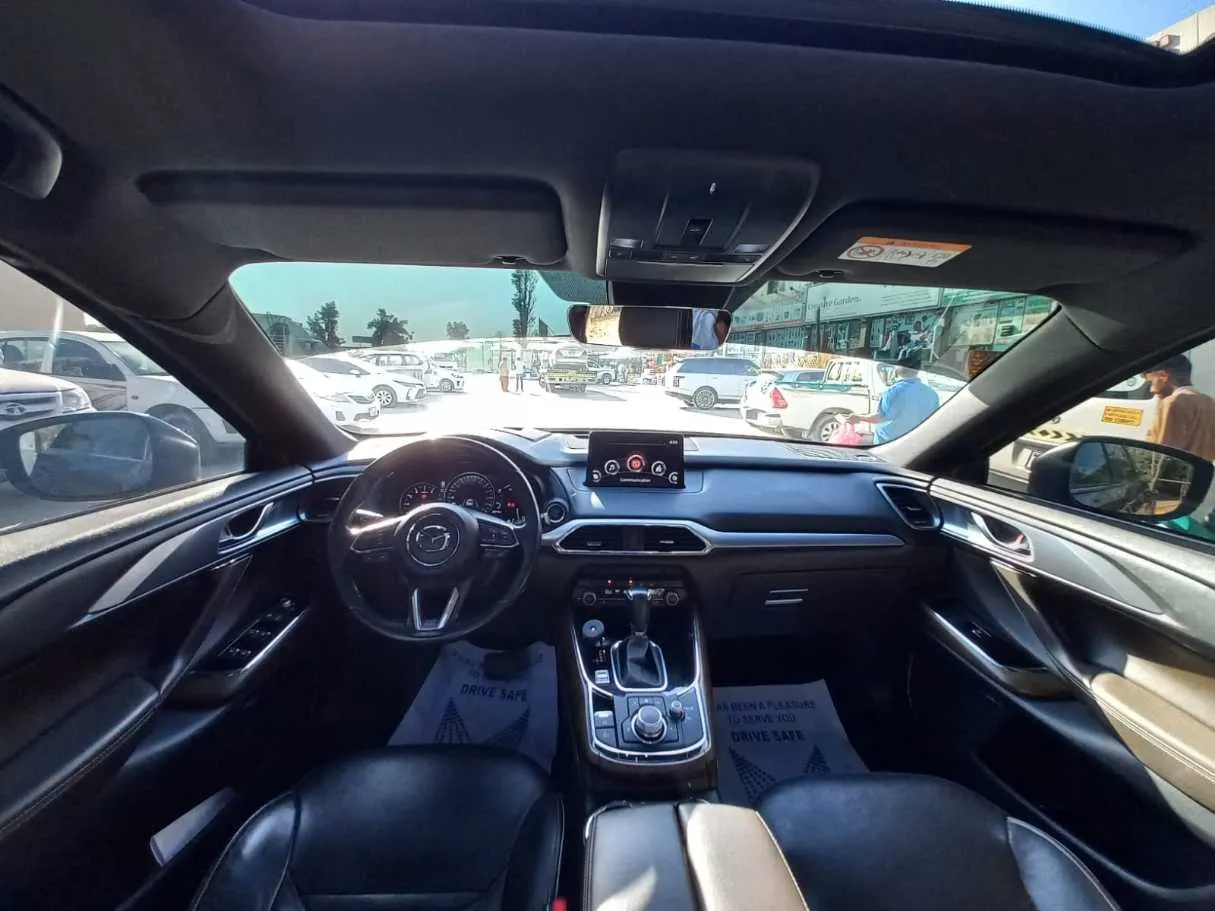 Car image 14