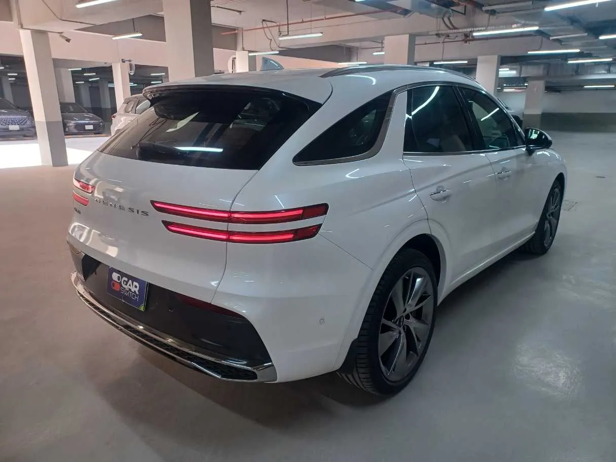 Car image 5