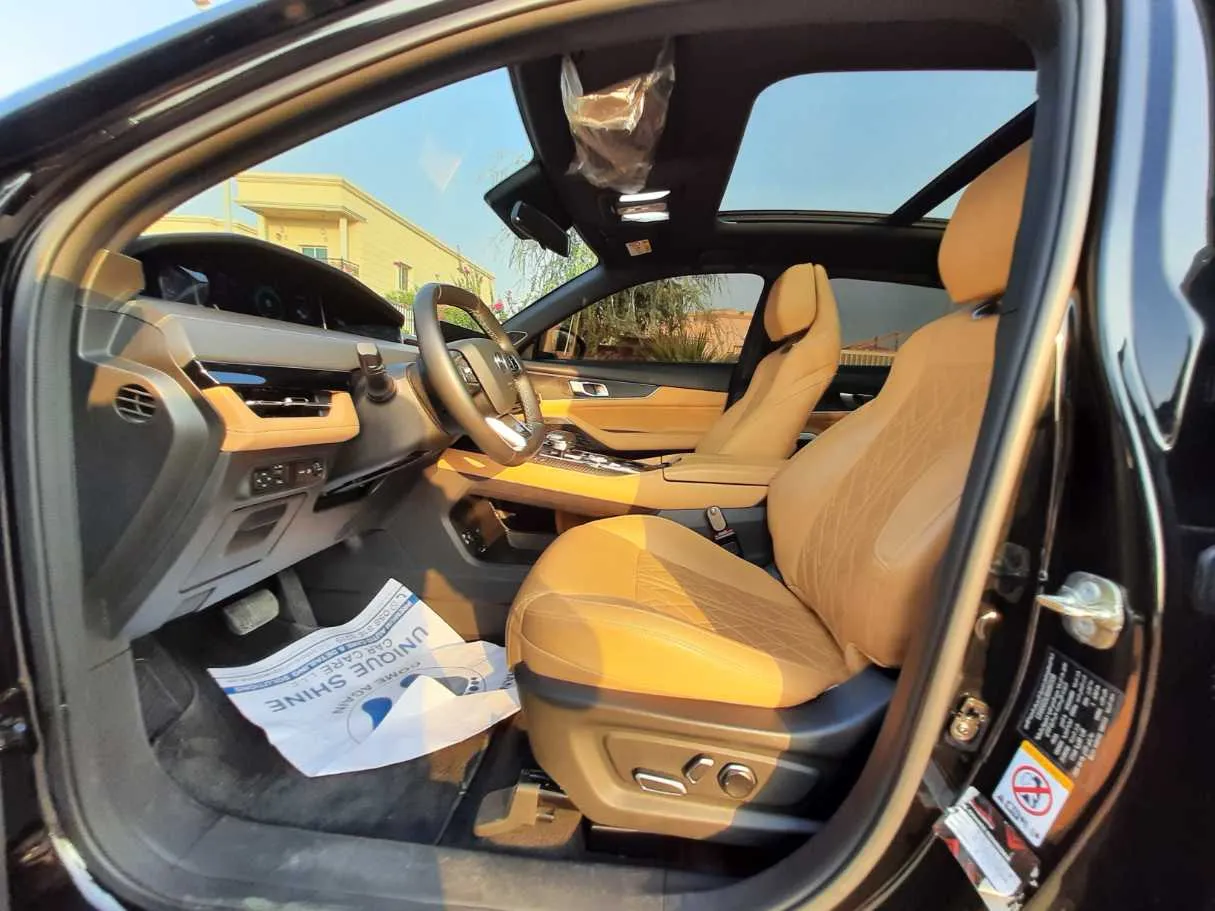 Car image 12