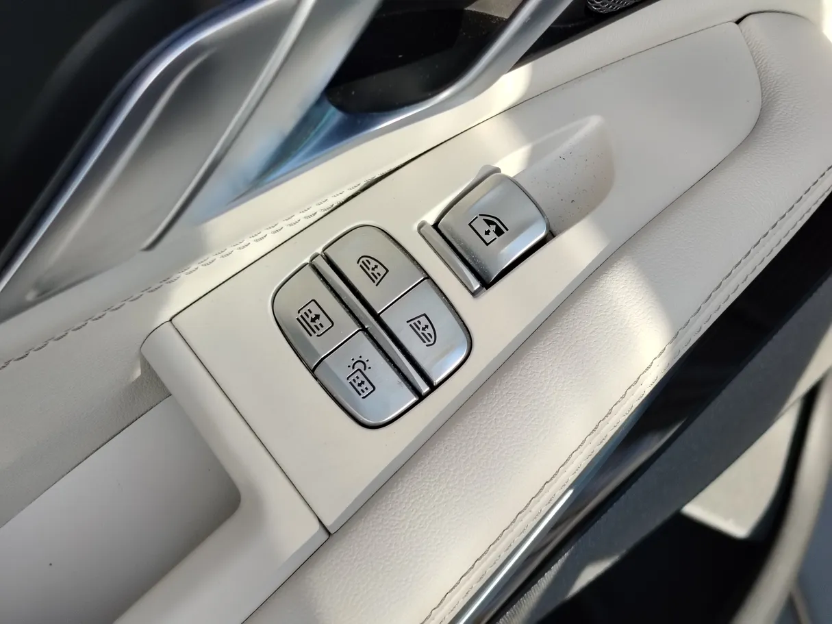 Car image 40
