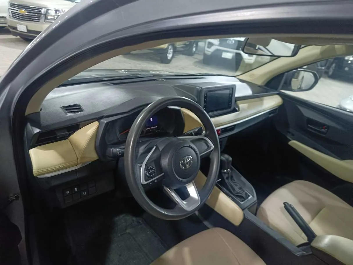 Car image 13