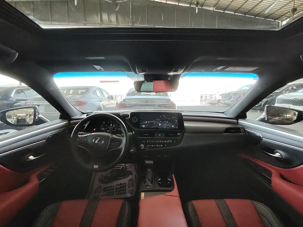 Car image 26