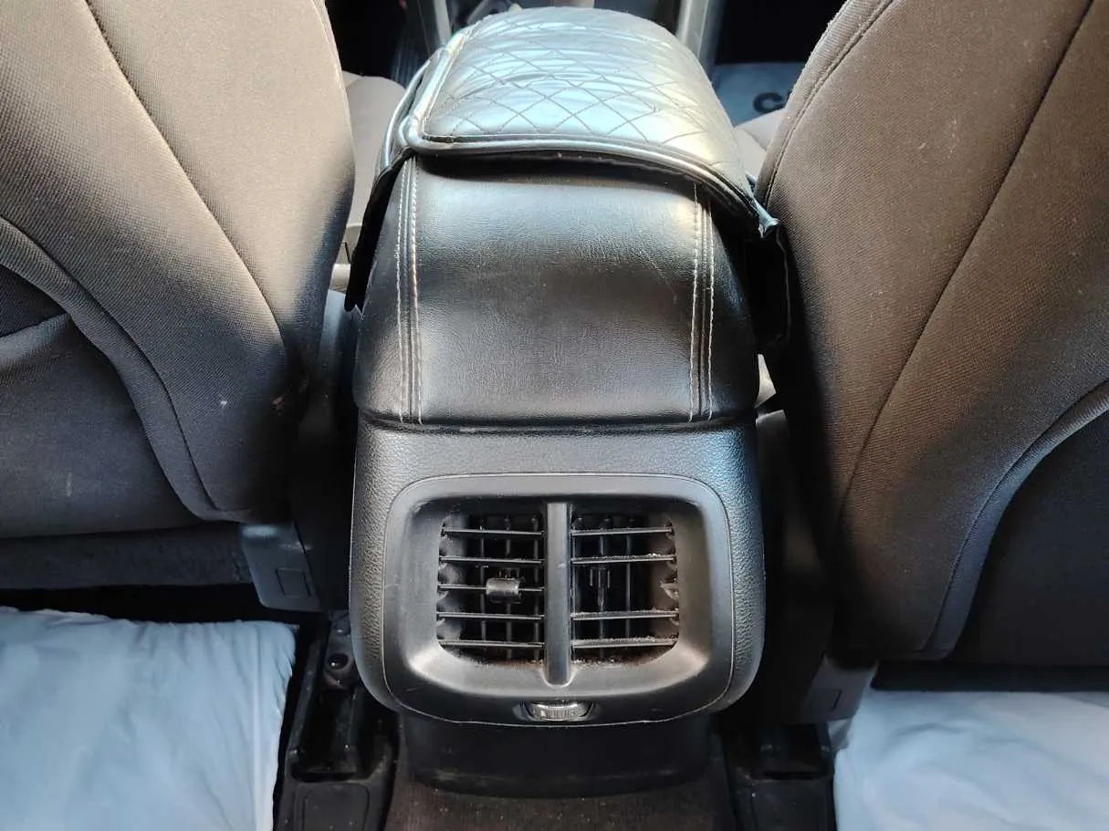 Car image 24