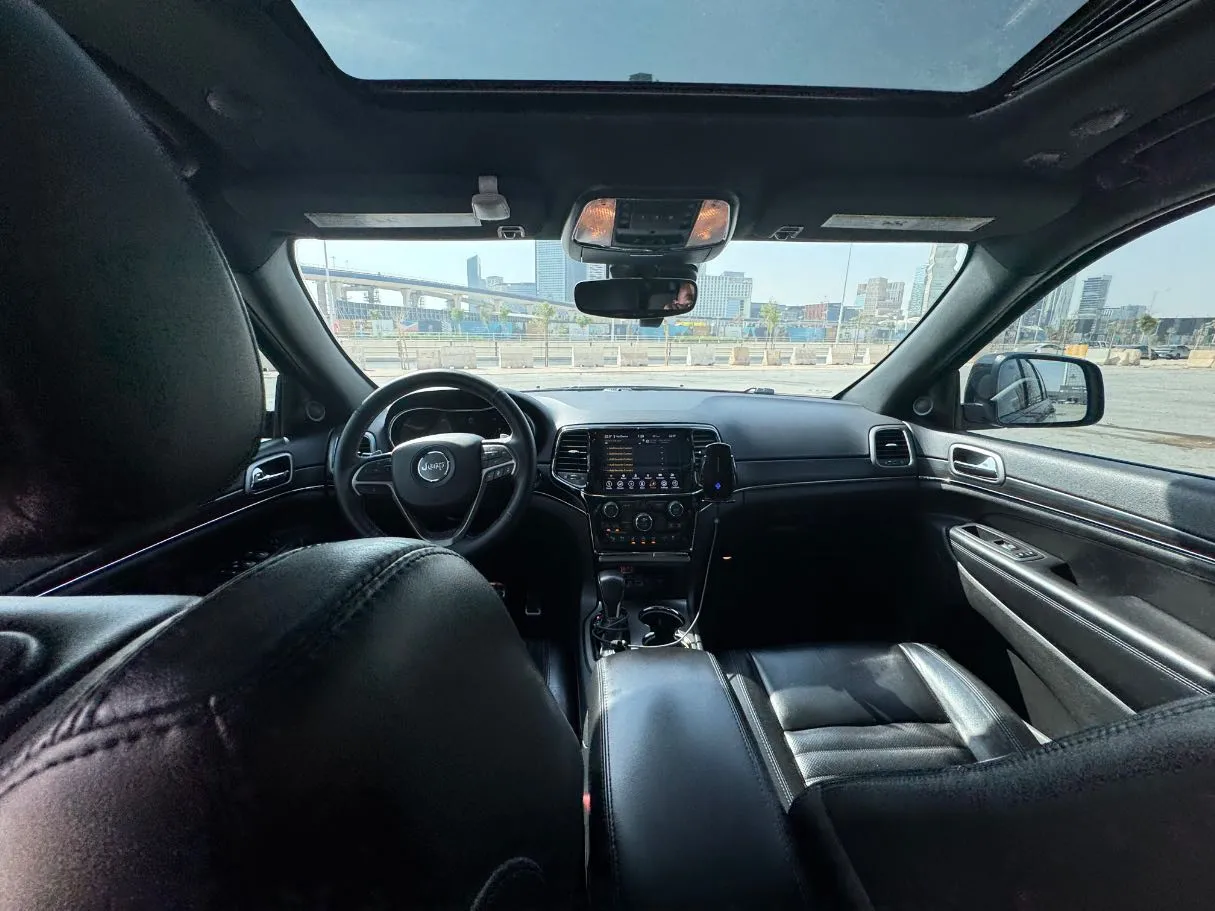 Car image 15