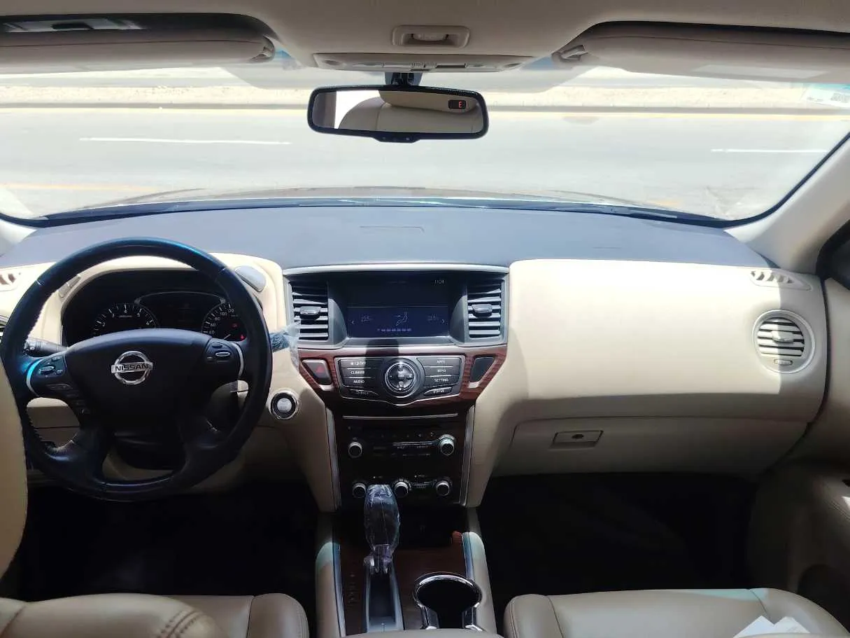 Car image 18