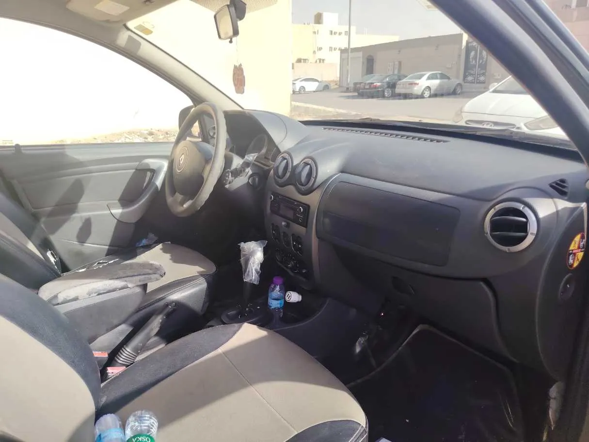 Car image 14