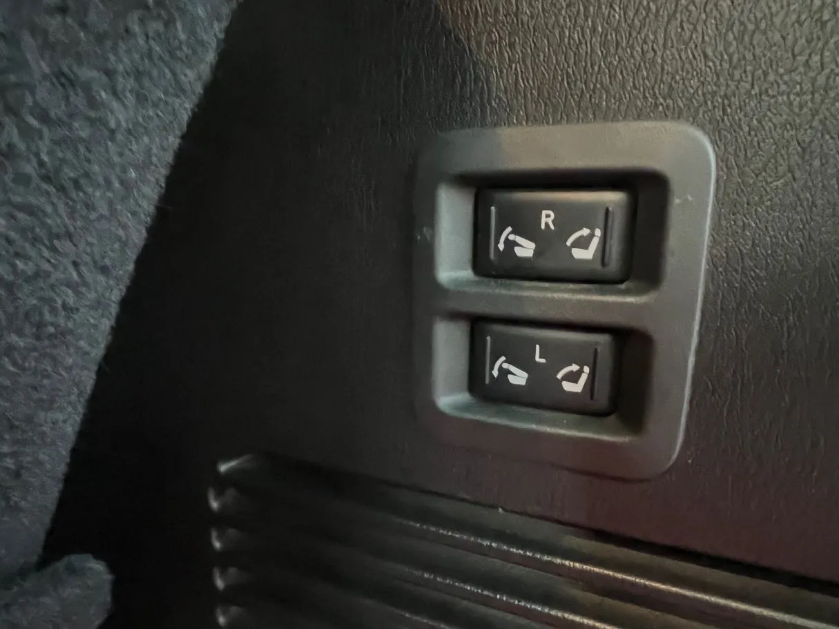 Car image 28