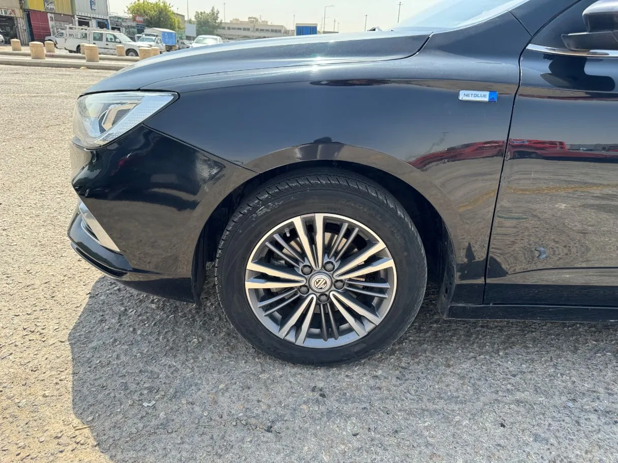 Car image 9