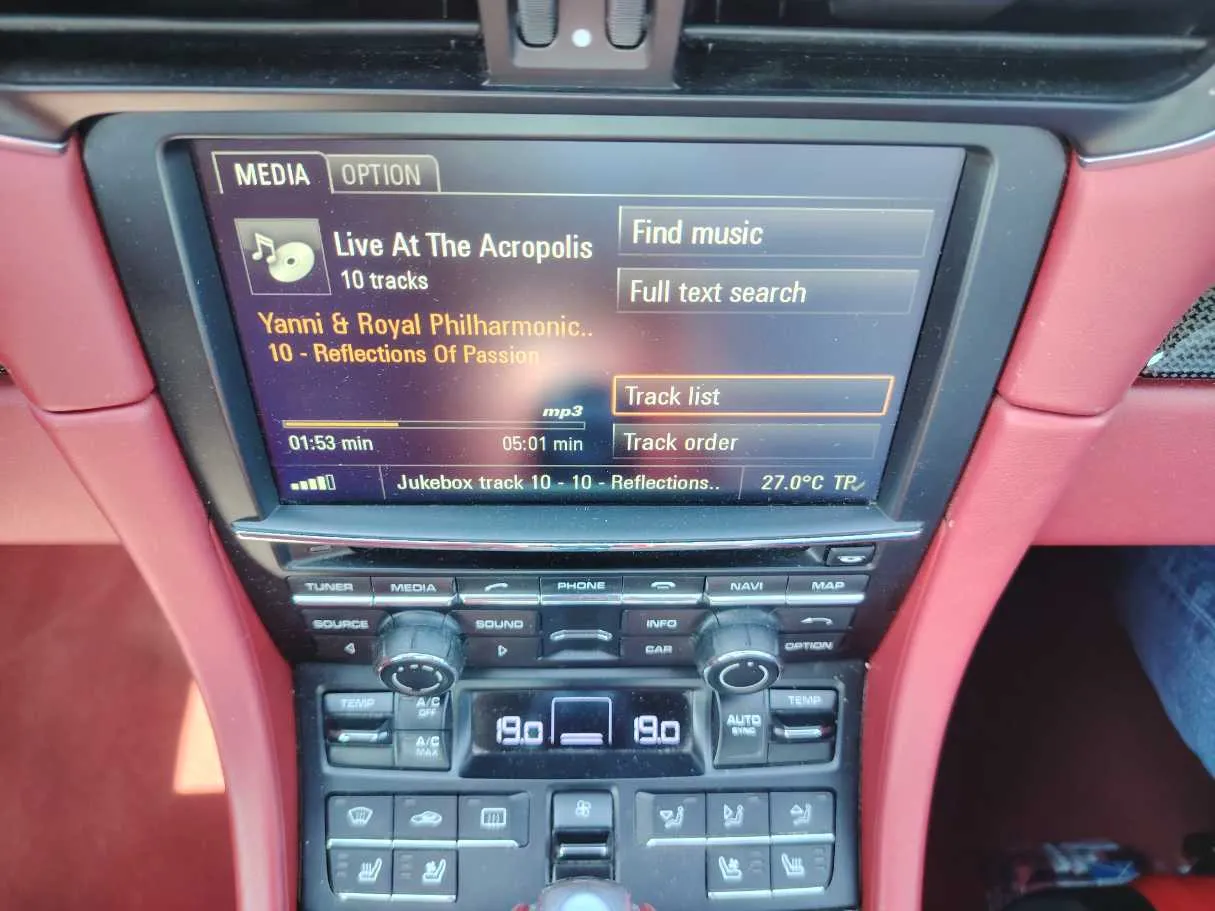 Car image 19