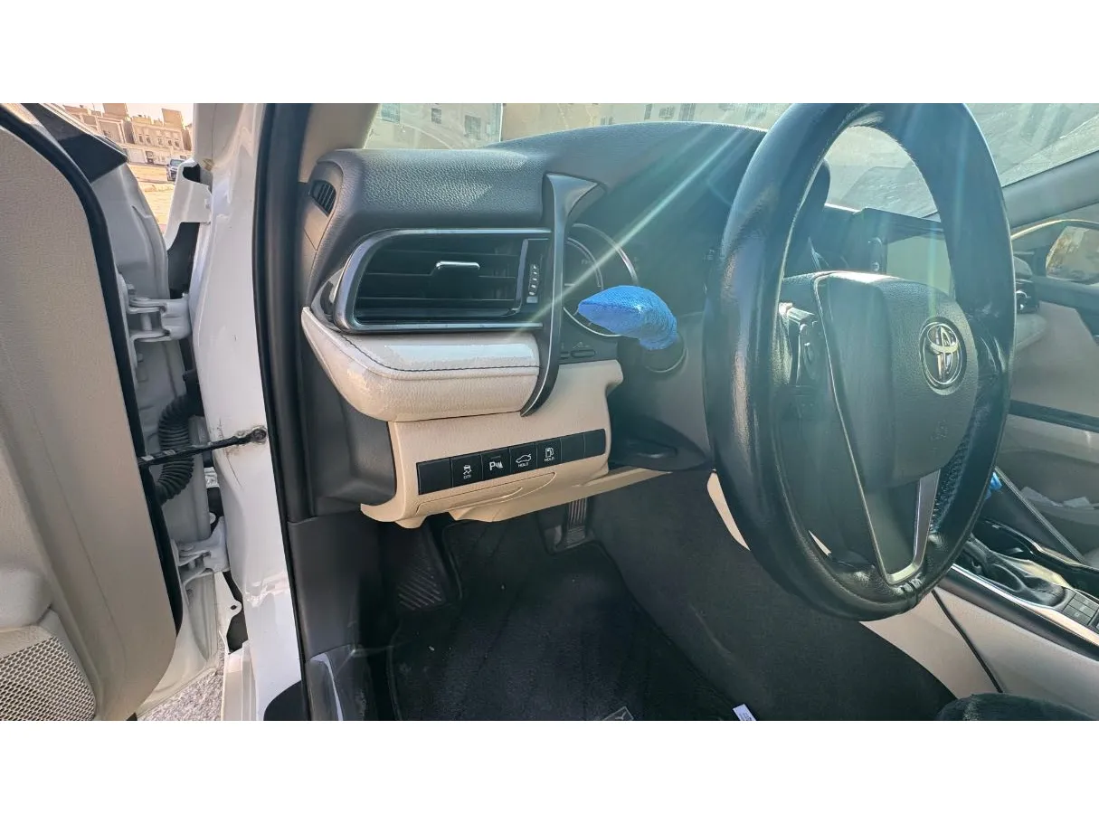 Car image 22