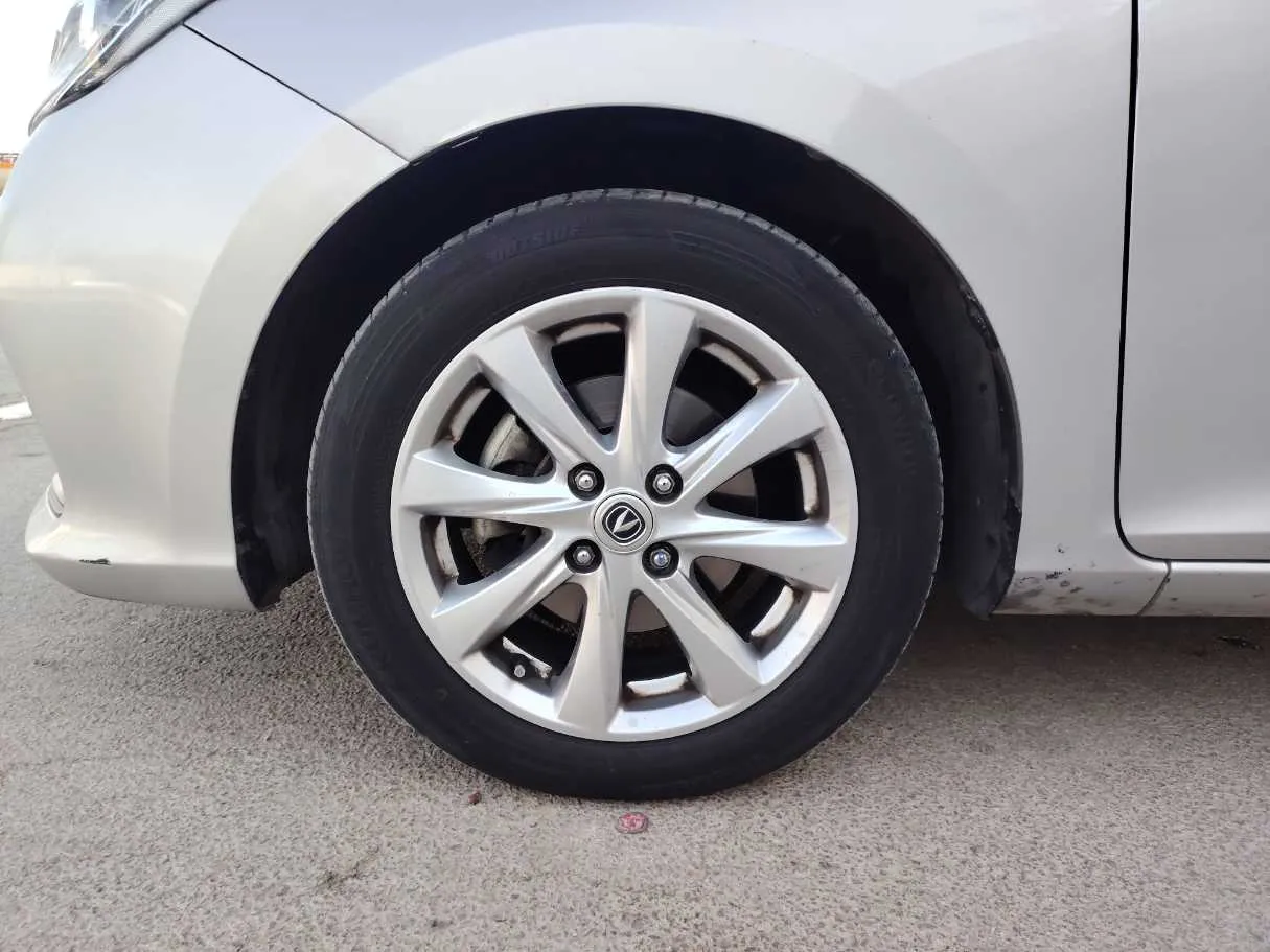 Car image 10