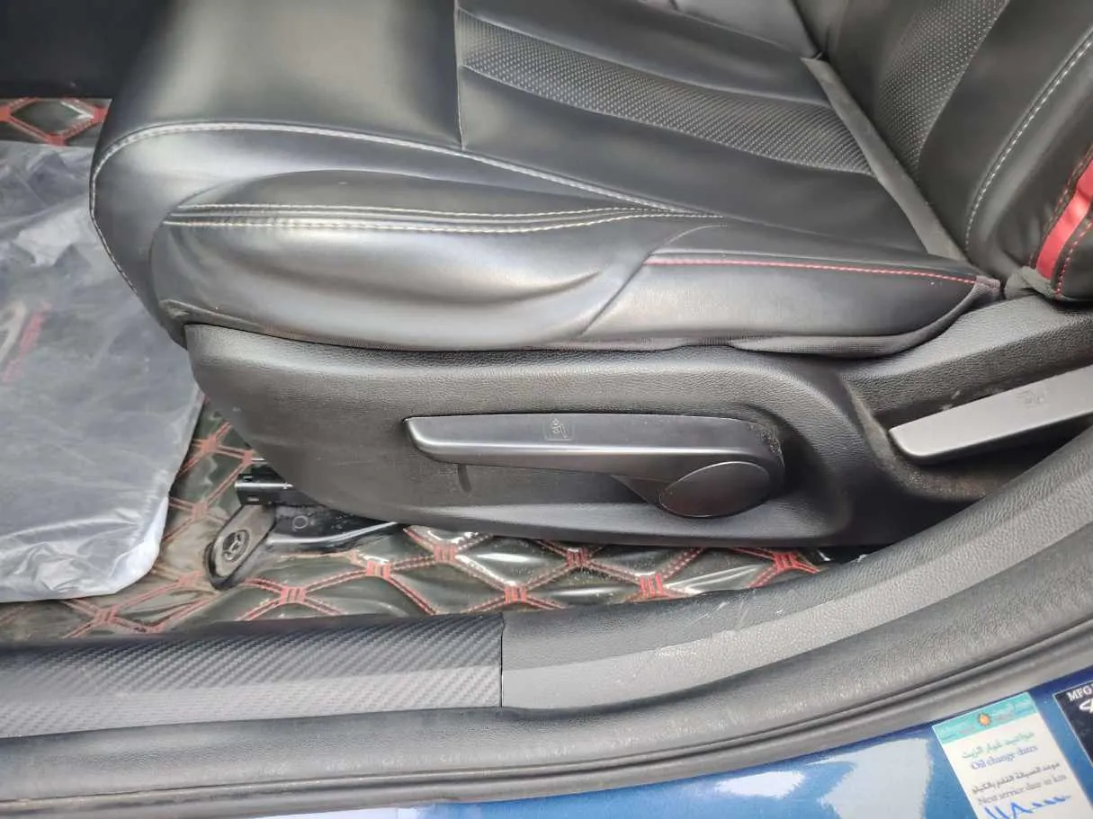 Car image 33