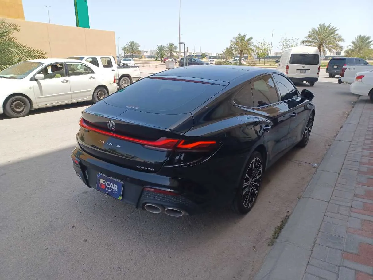 Car image 5