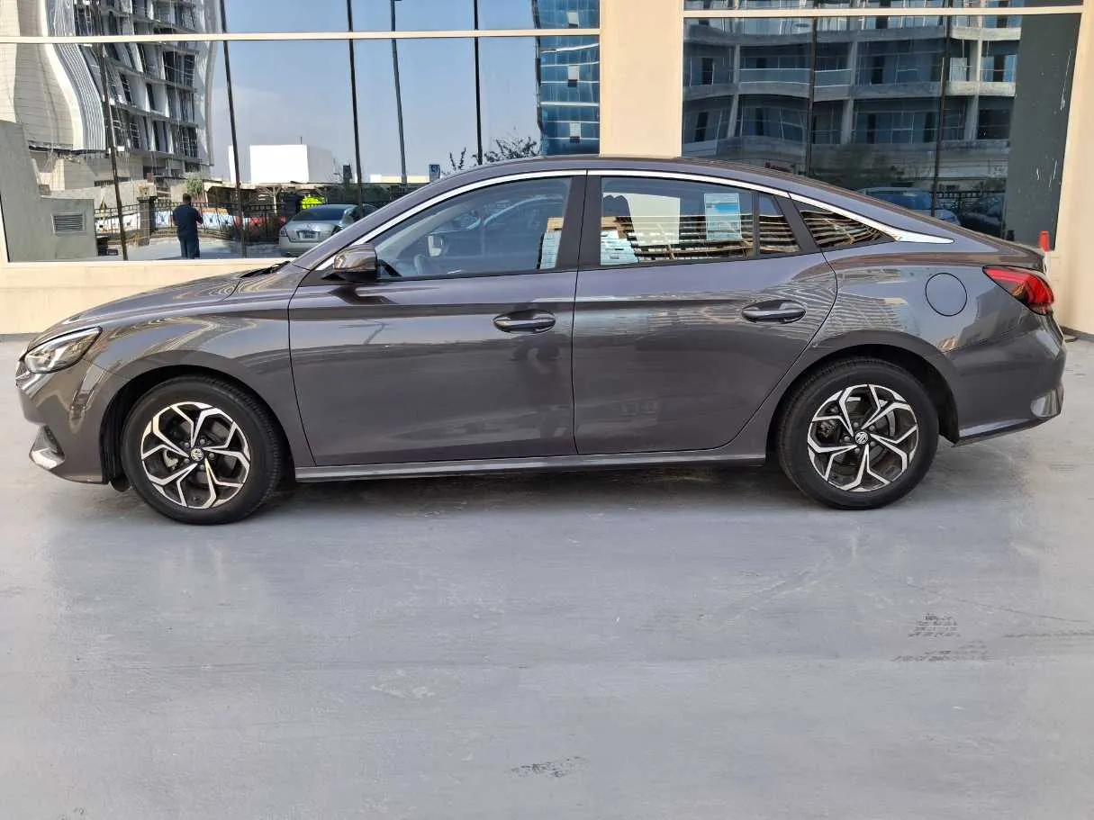 Car image 8
