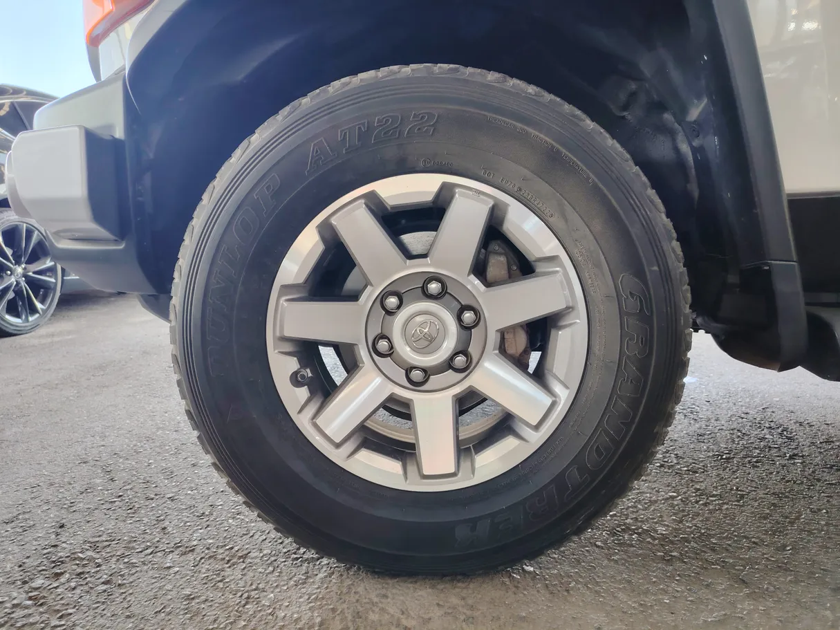 Car image 10