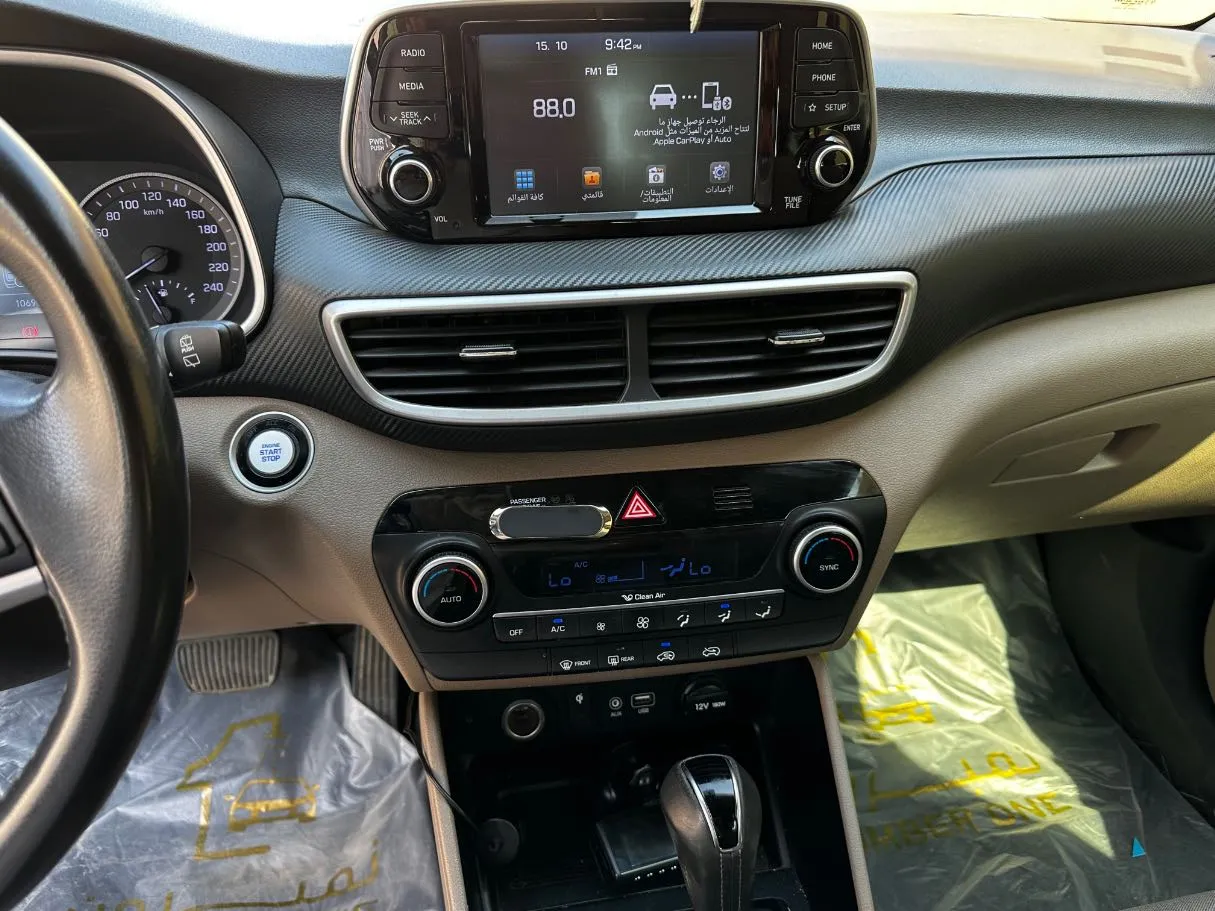 Car image 19