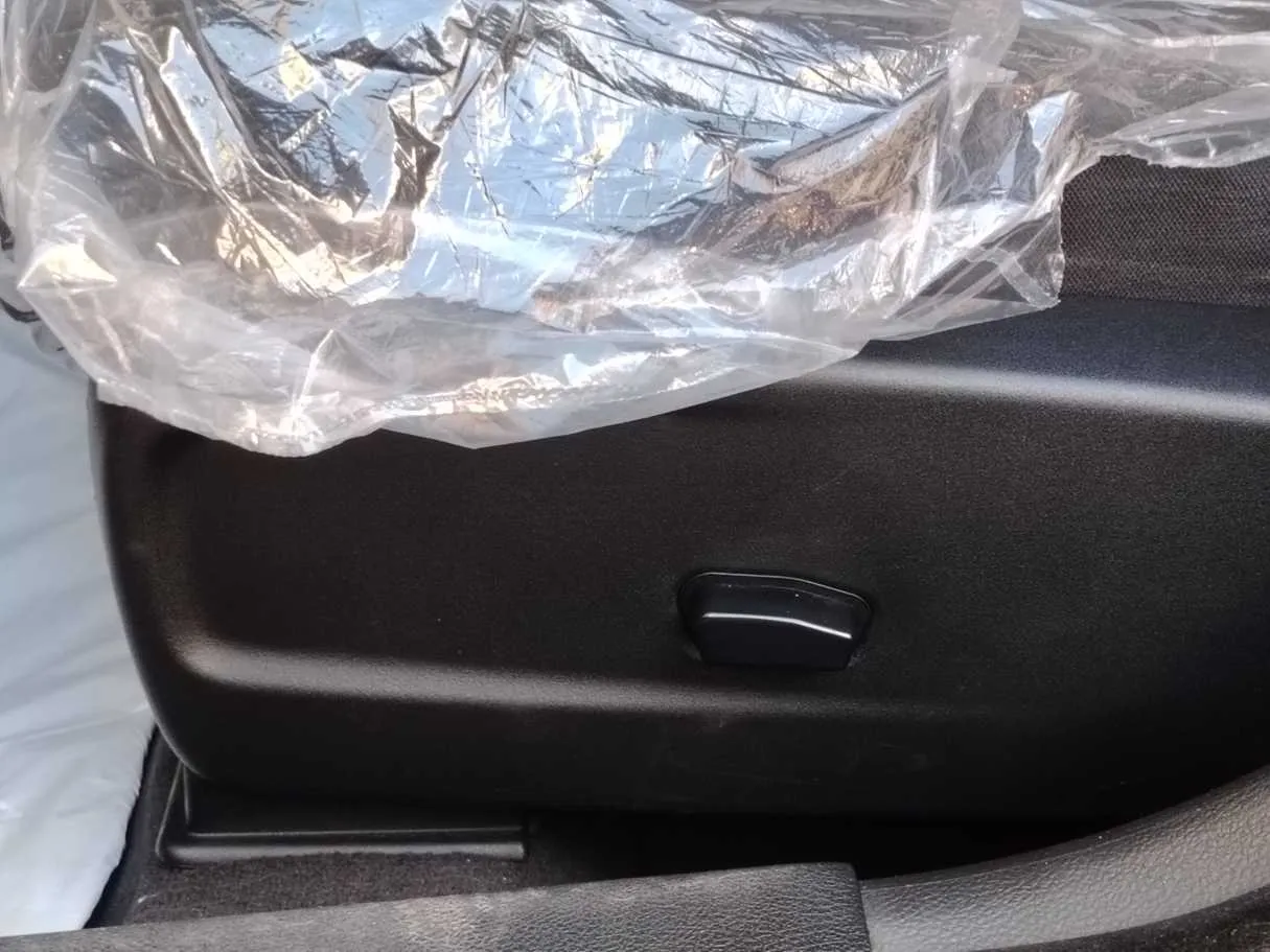 Car image 25