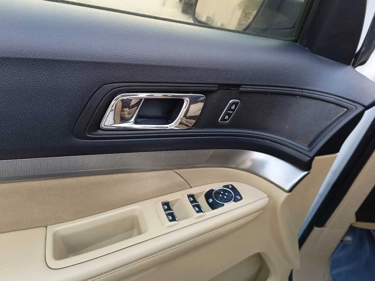 Car image 28