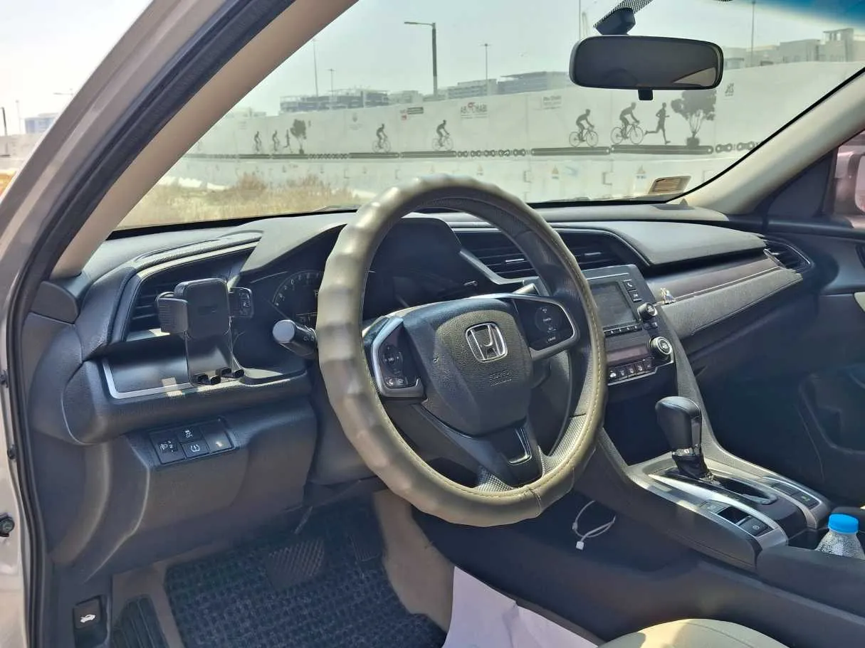 Car image 11