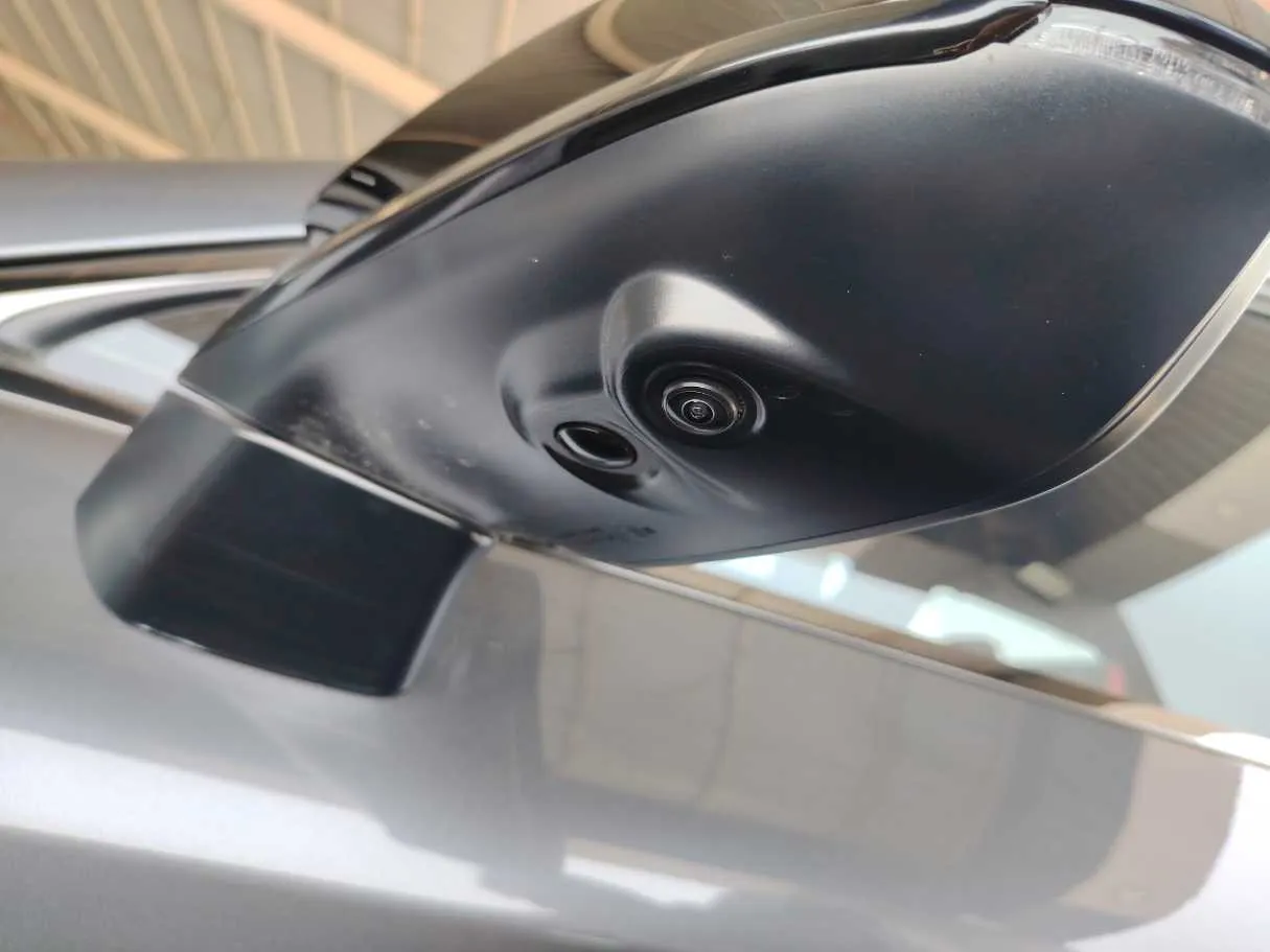 Car image 11