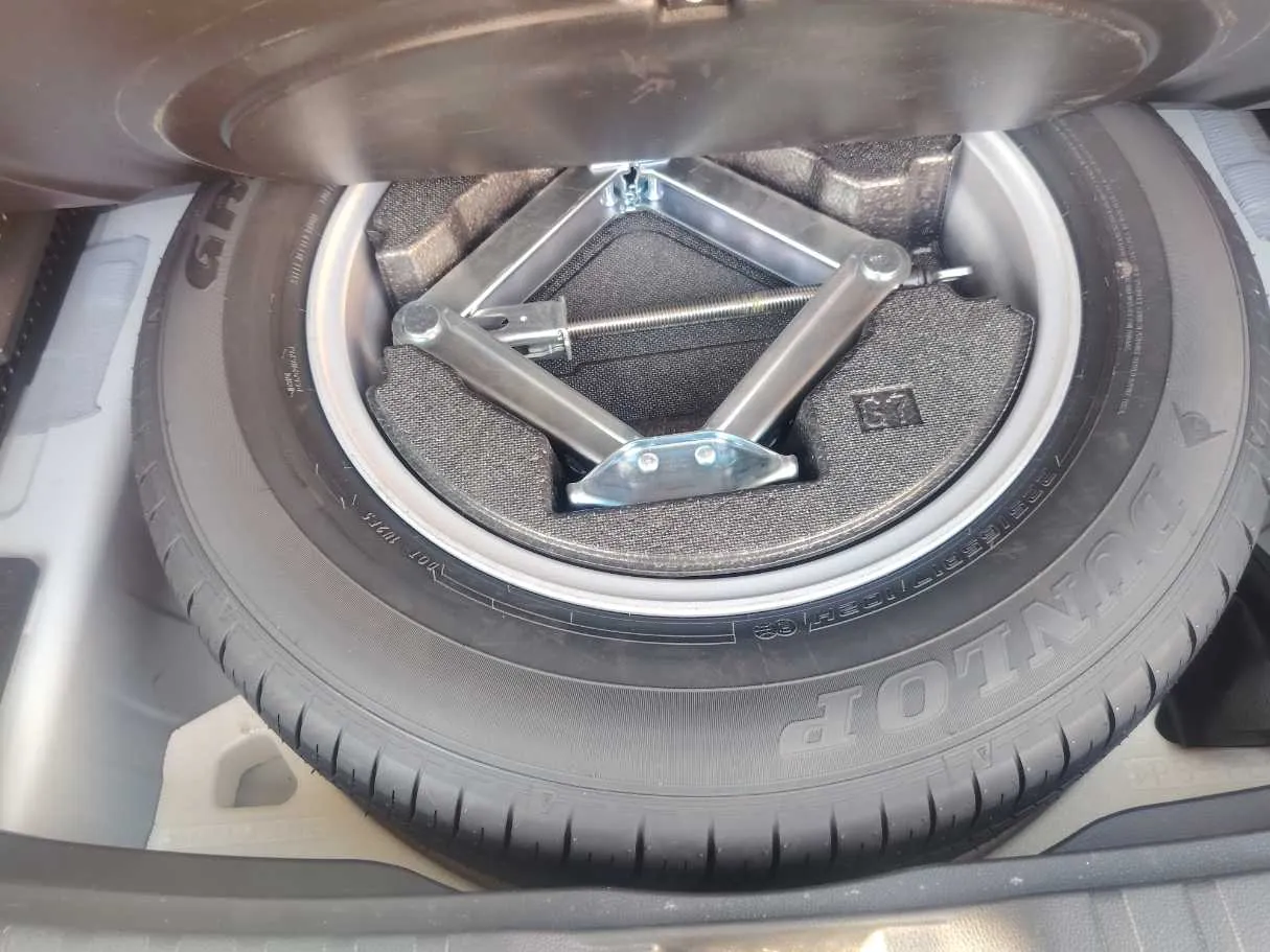 Car image 27