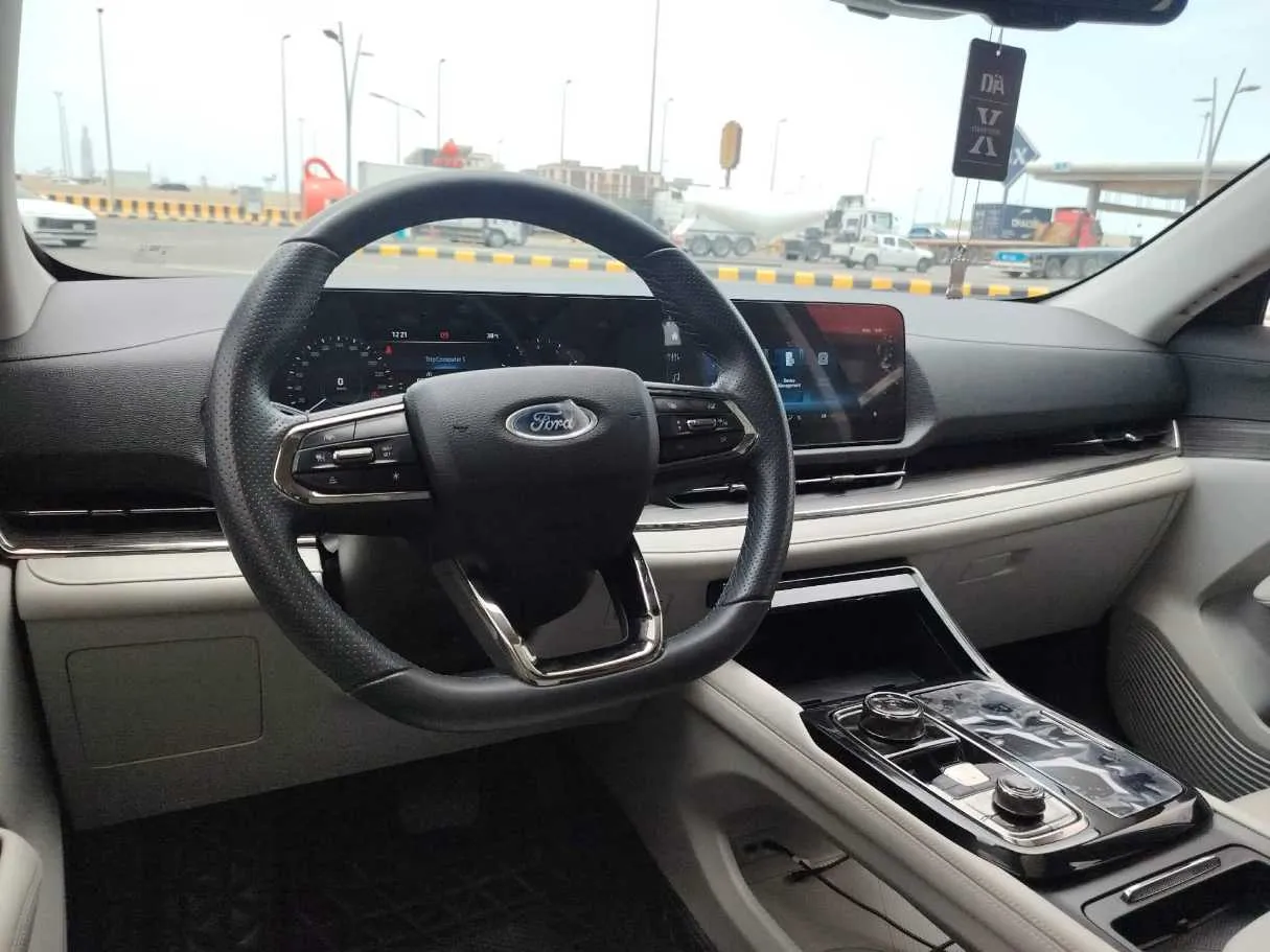 Car image 26
