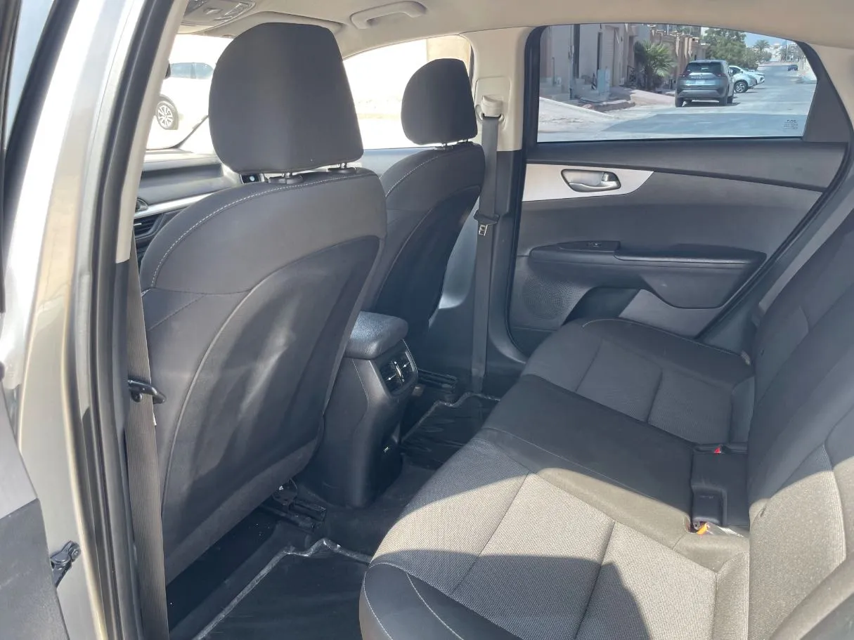 Car image 16