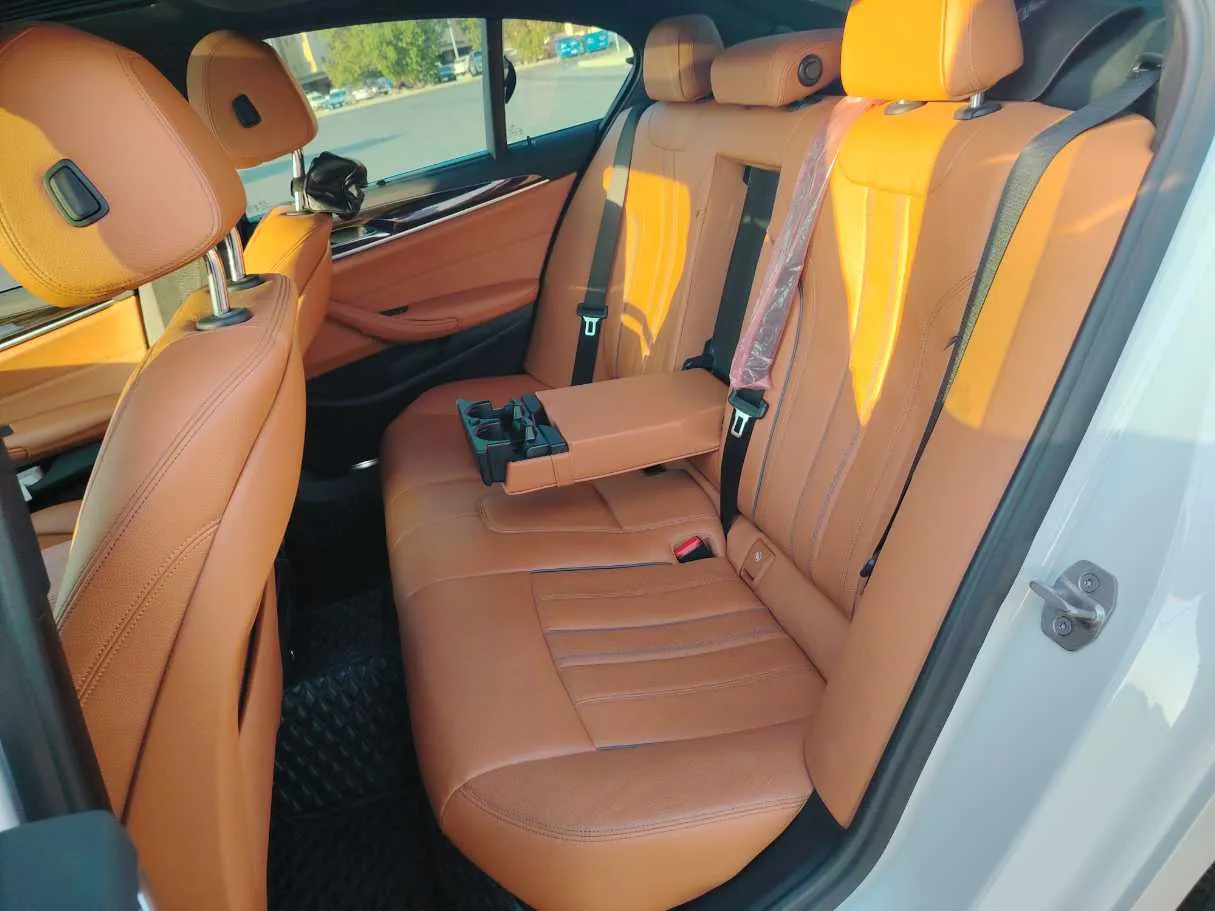 Car image 16