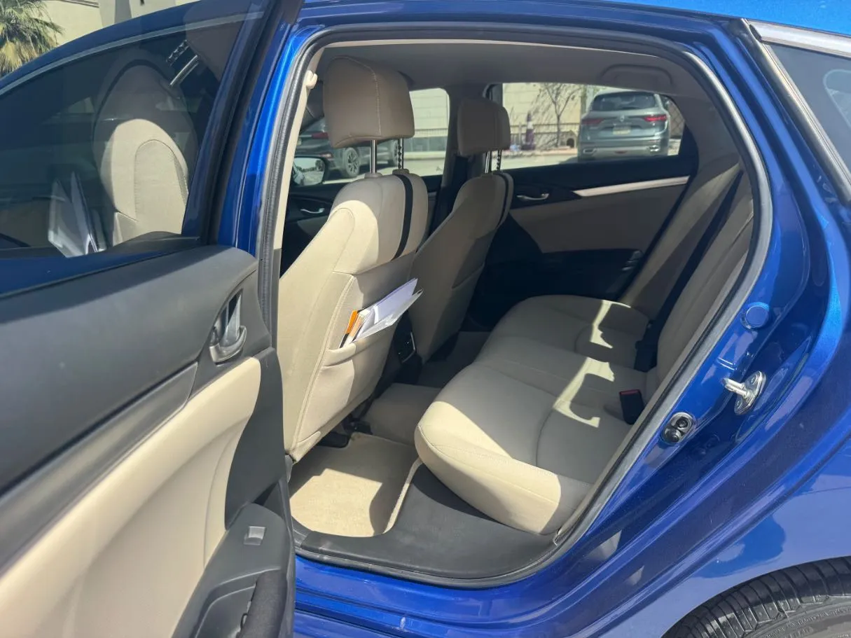Car image 13