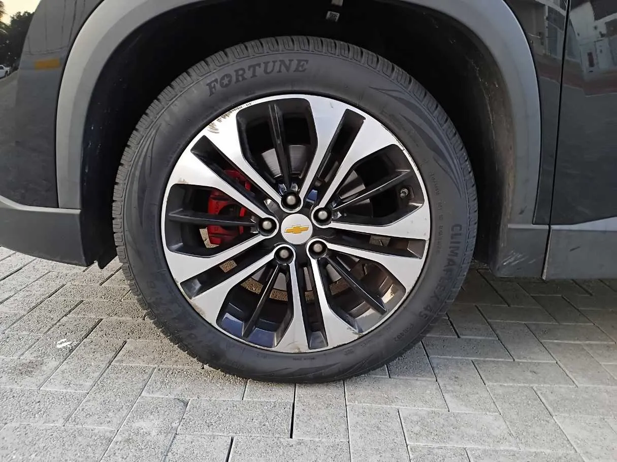 Car image 9